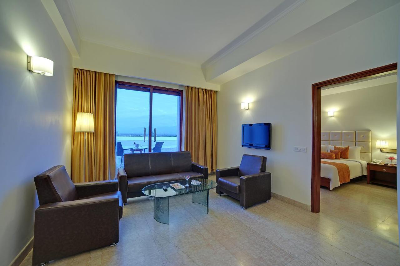 Royal Sarovar Portico סיליגורי מראה חיצוני תמונה