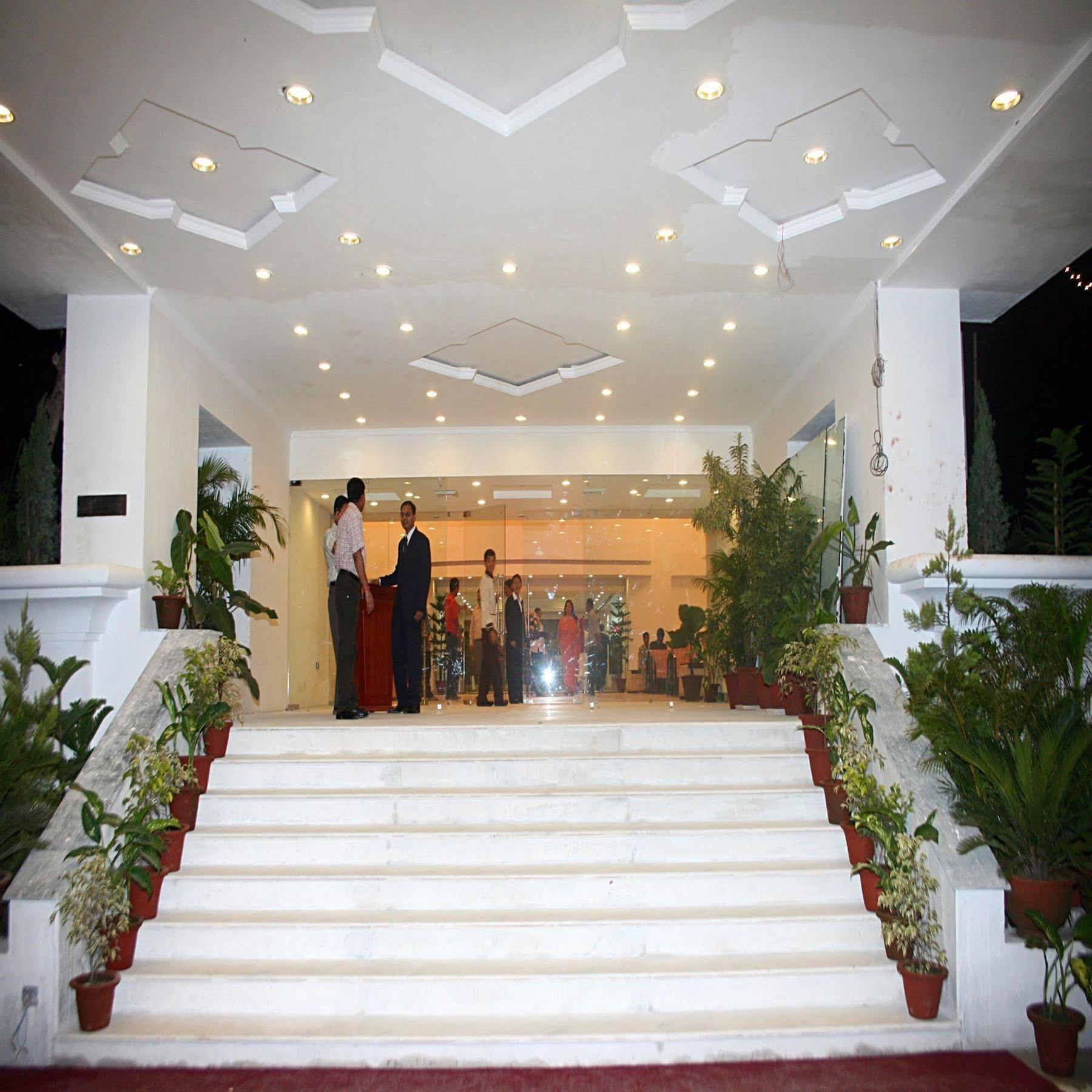 Royal Sarovar Portico סיליגורי מראה חיצוני תמונה