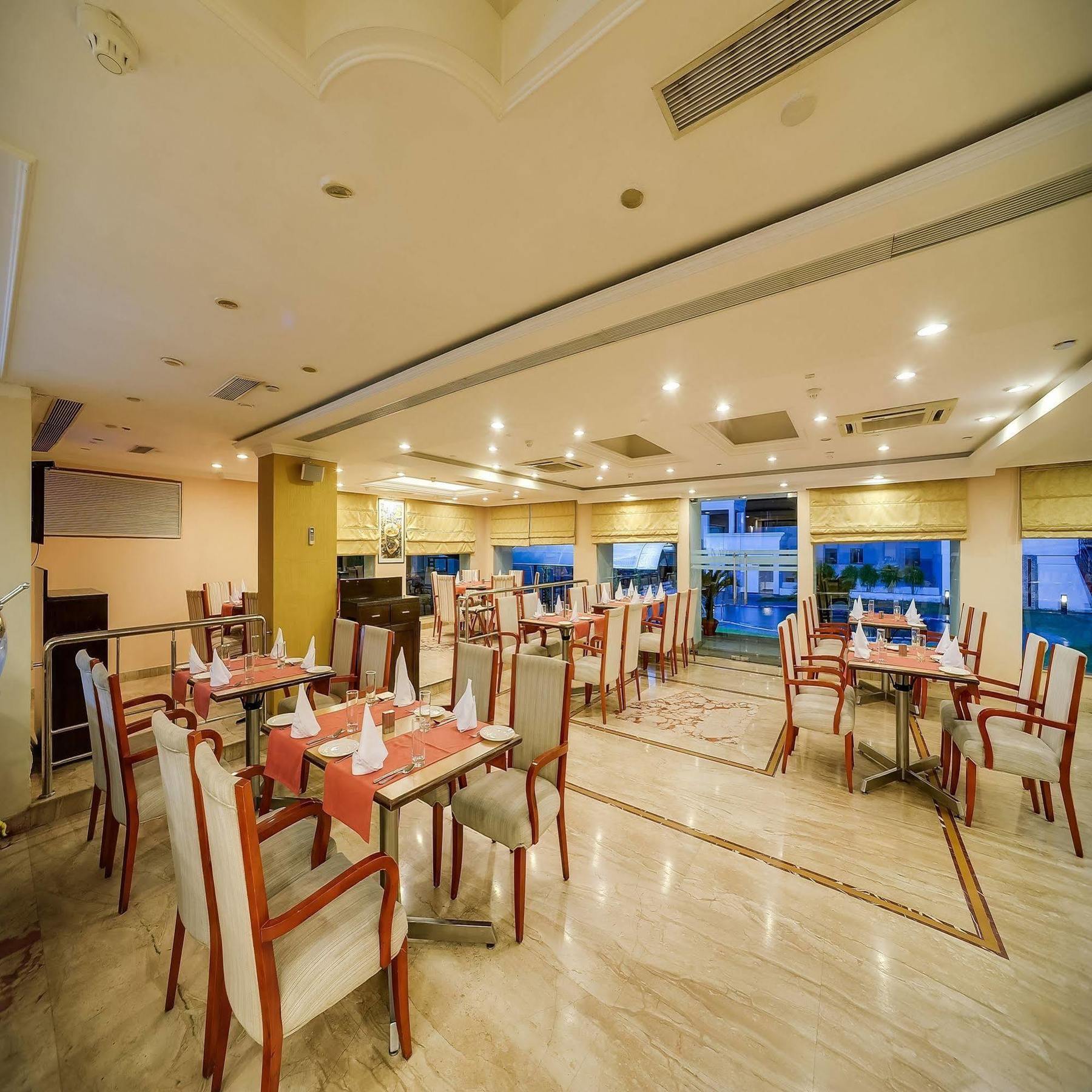 Royal Sarovar Portico סיליגורי מראה חיצוני תמונה