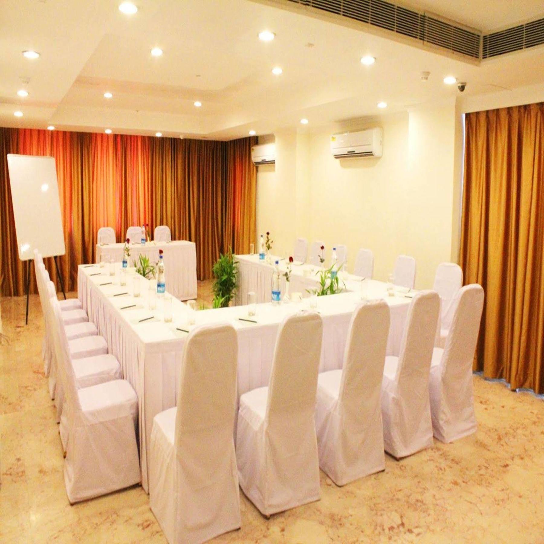 Royal Sarovar Portico סיליגורי מראה חיצוני תמונה