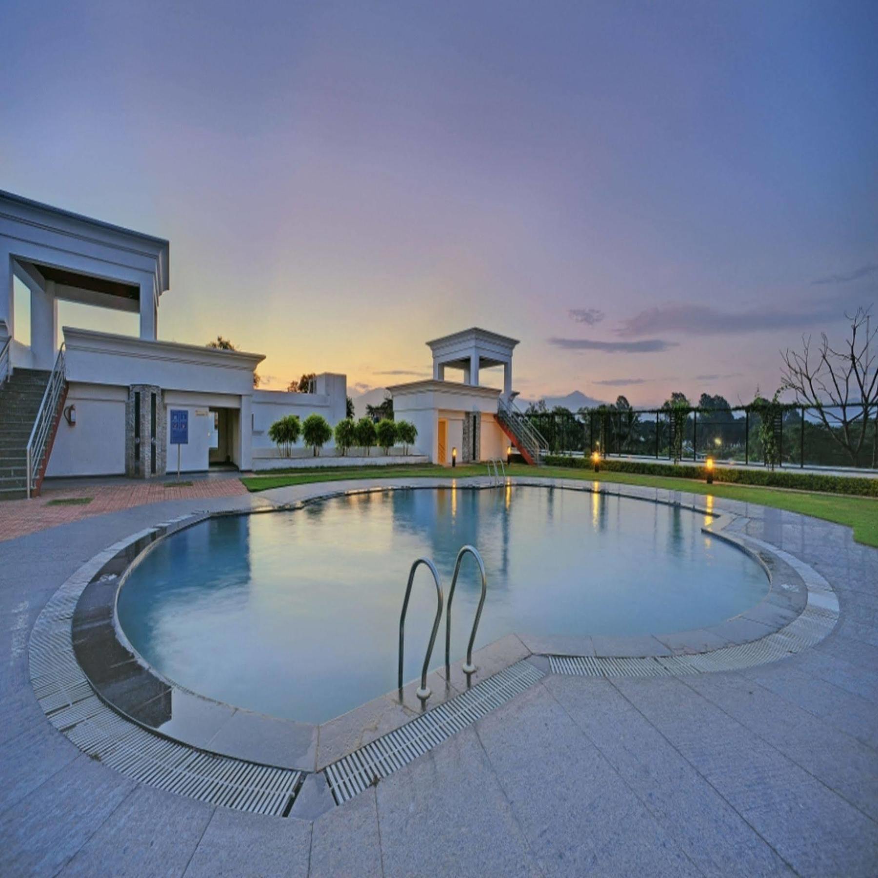 Royal Sarovar Portico סיליגורי מראה חיצוני תמונה