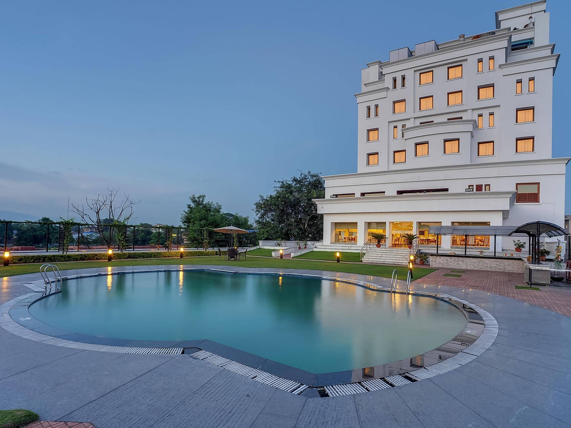 Royal Sarovar Portico סיליגורי מראה חיצוני תמונה
