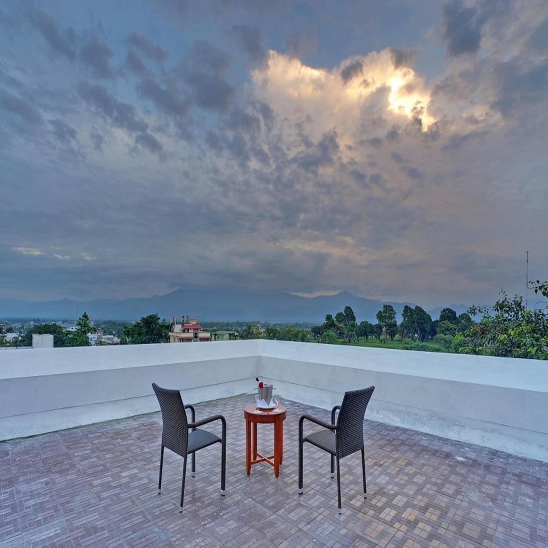 Royal Sarovar Portico סיליגורי מראה חיצוני תמונה